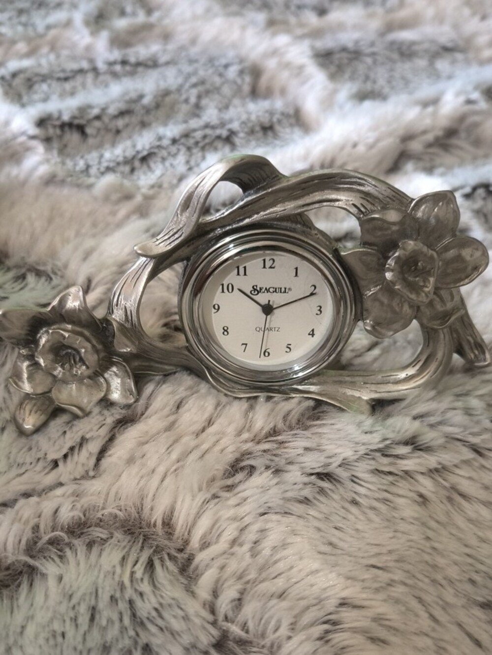 Seagull Pewter Silver Floral / Daffodils Small Mantel Clock - Silver - Vintage